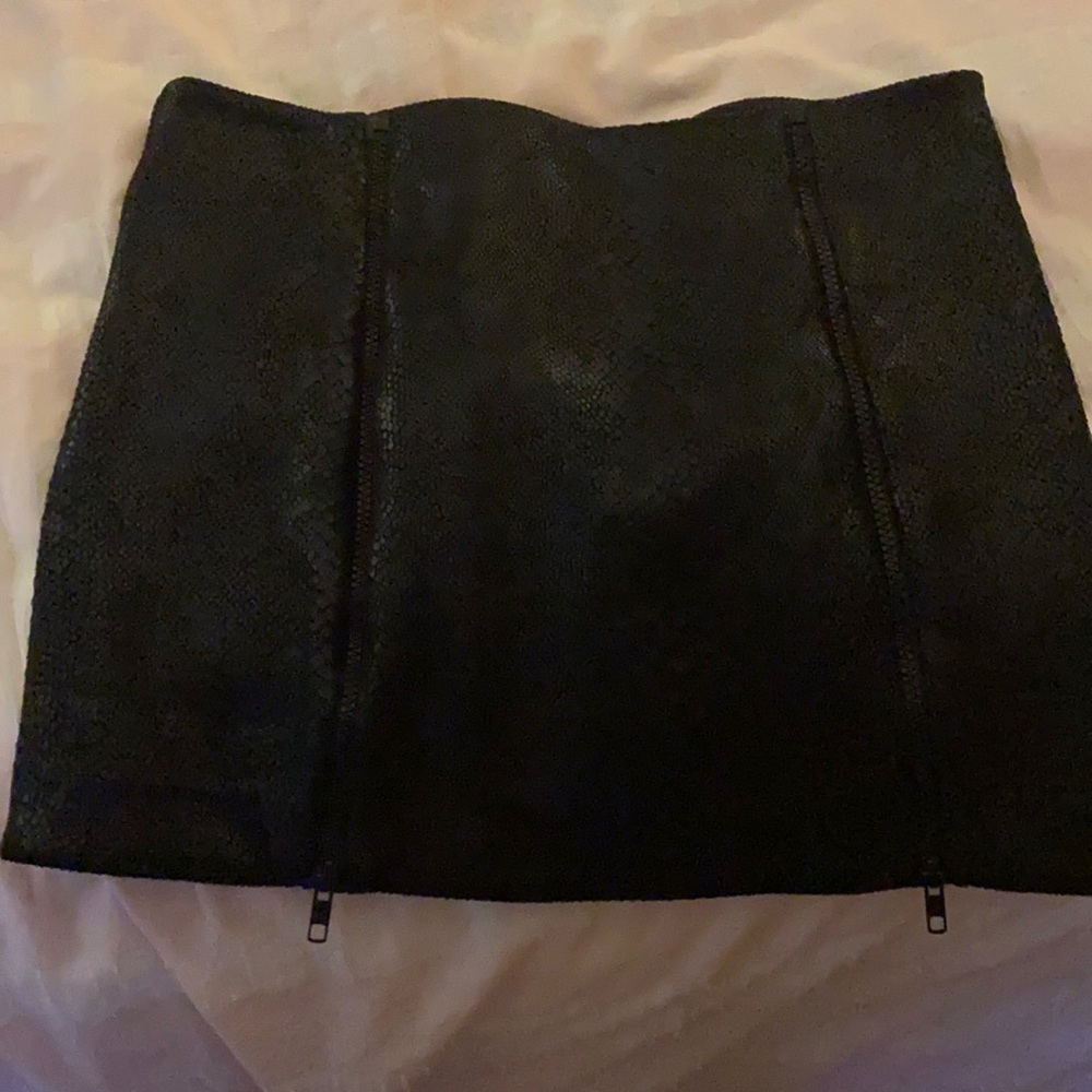 Black animal print mini skirt
